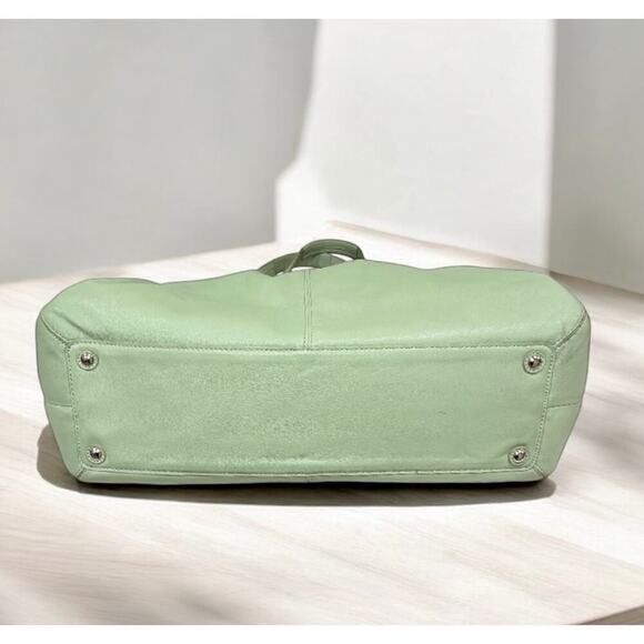 Coach F13733 Soho Pleated Leather Carryall Bag - Picture 4 of 16